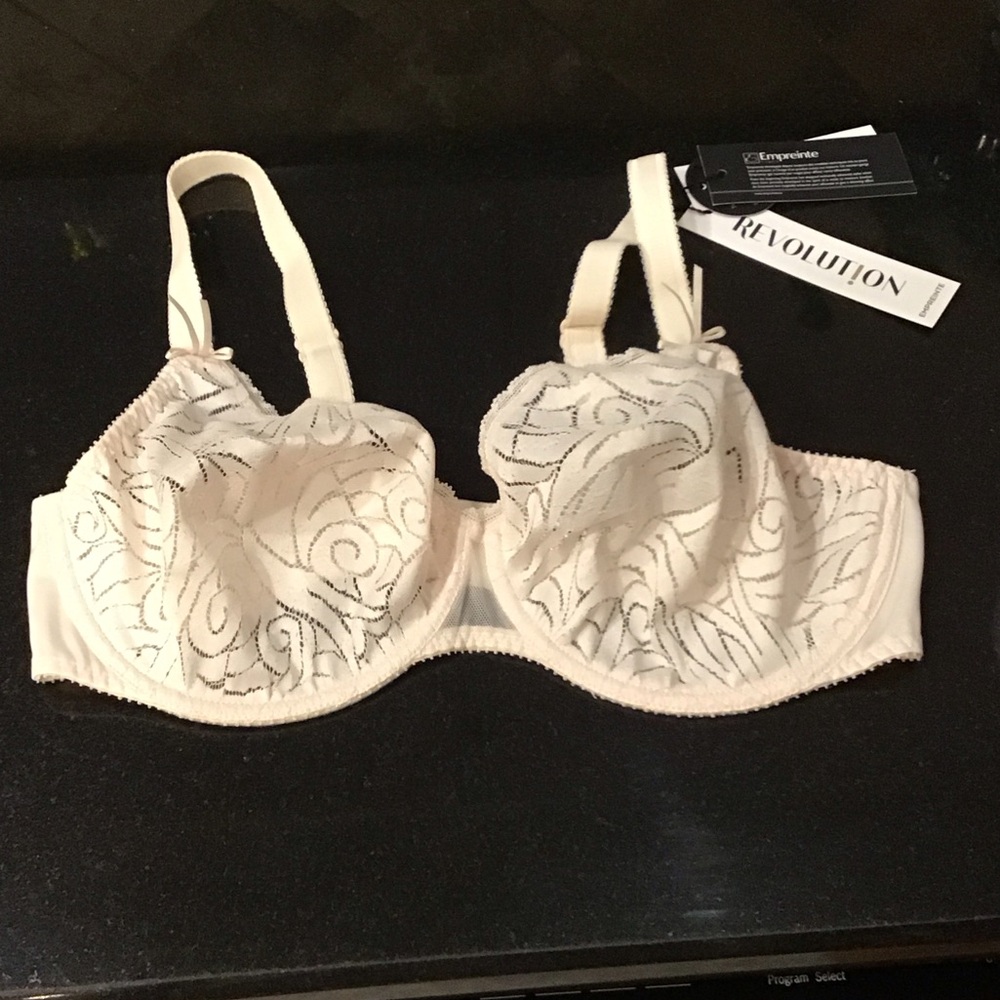 Beautiful 🇫🇷 Bra, NEW Never Worn! All tags is on.